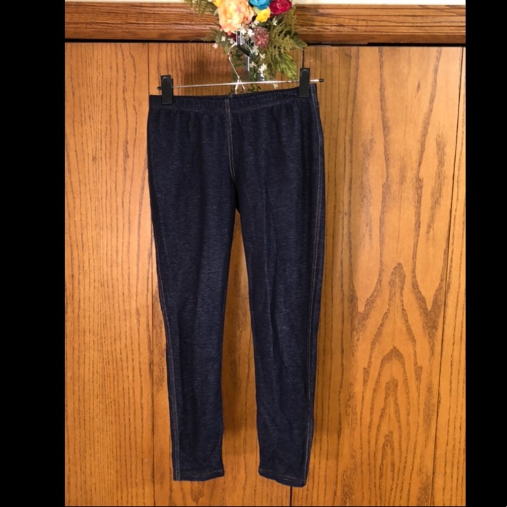 Jean leggings w/metal stud detail on back pockets